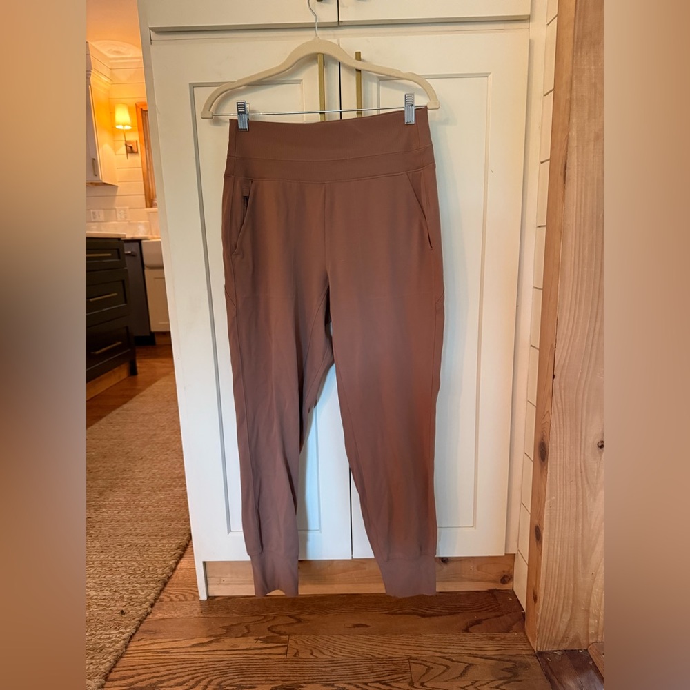 Athleta Venice Joggers

Clay/terracotta/brown joggers. Good condition